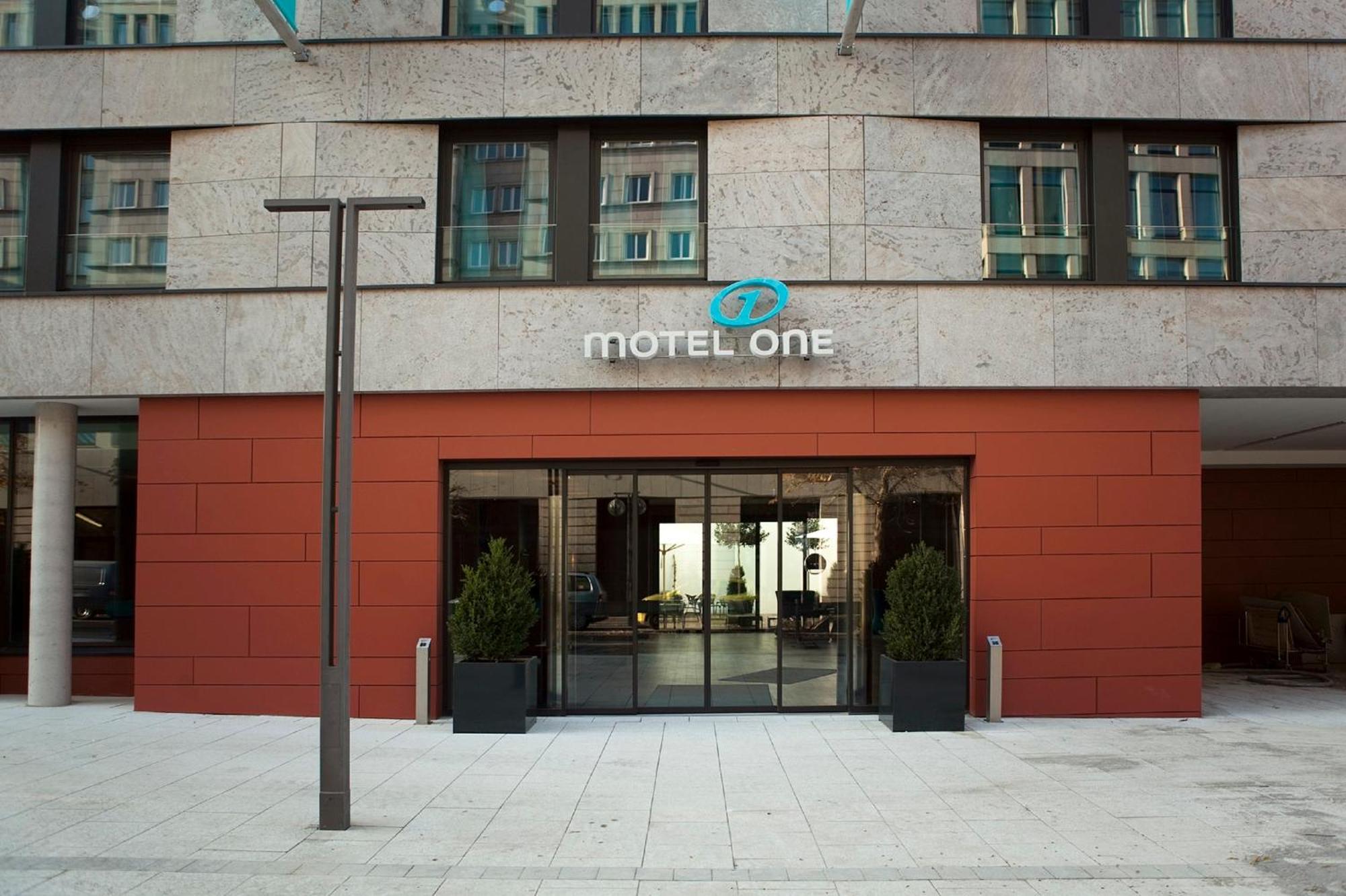 Motel One Stuttgart-Mitte ภายนอก รูปภาพ
