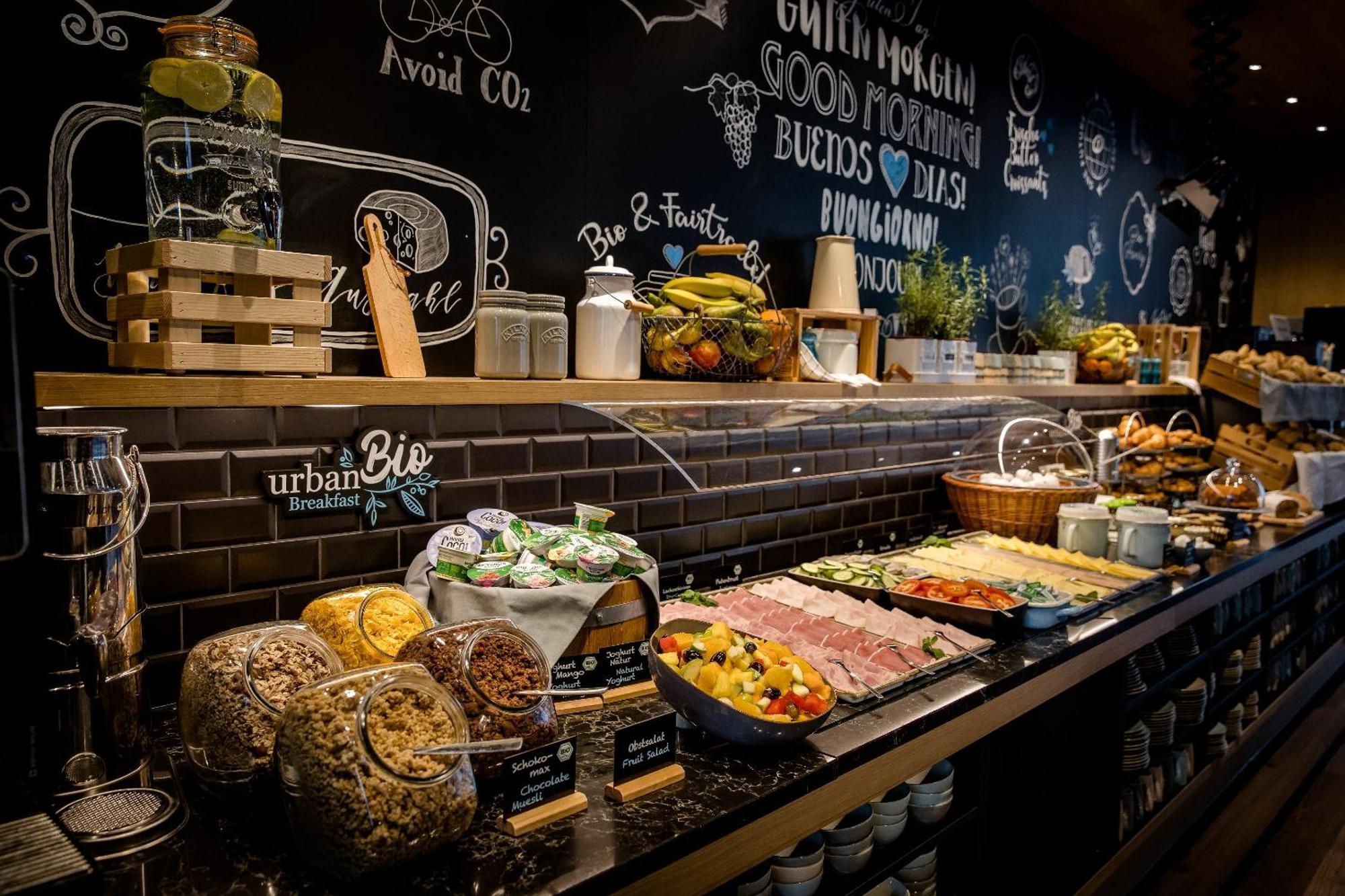 Motel One Stuttgart-Mitte ภายนอก รูปภาพ