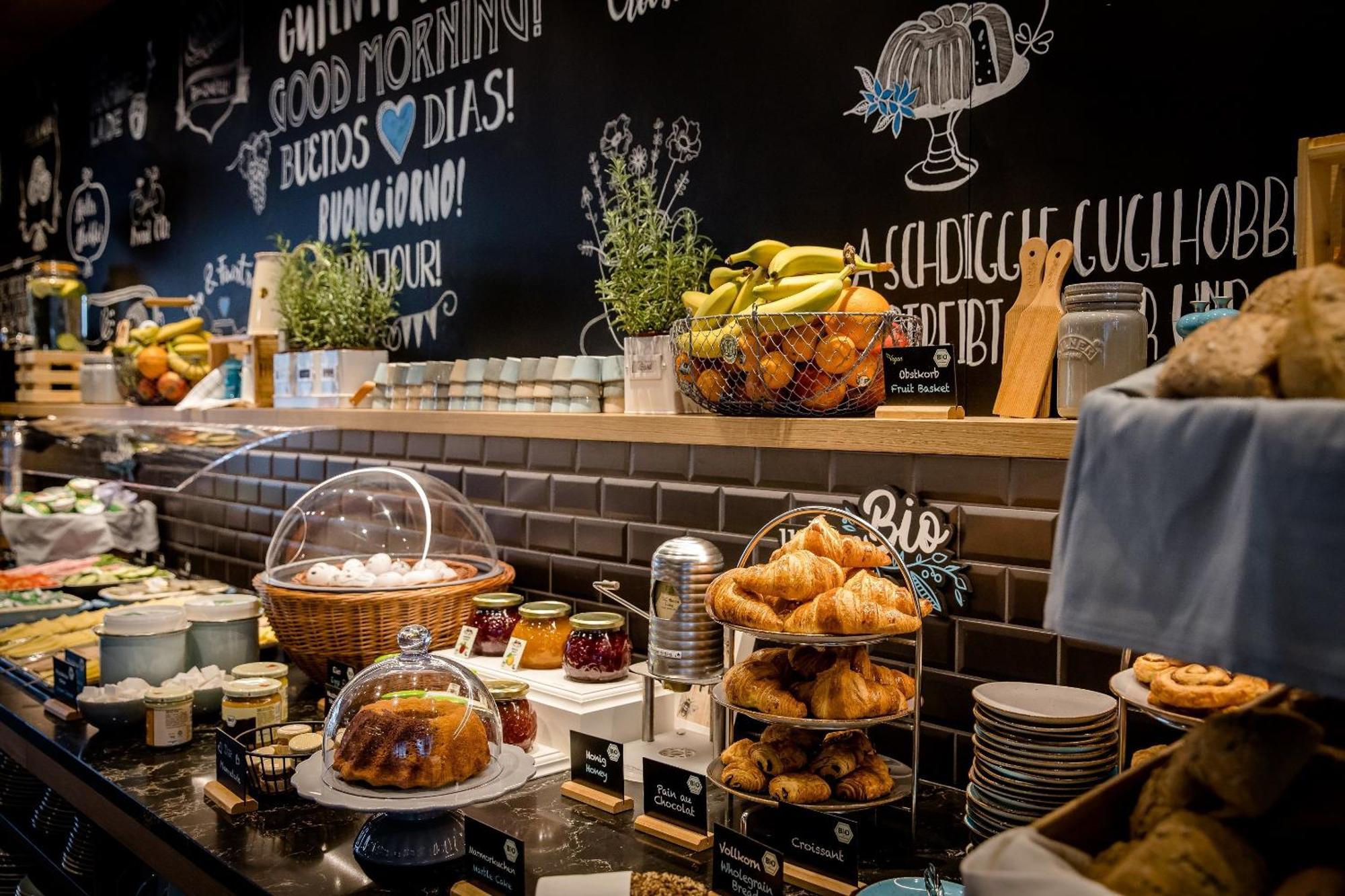 Motel One Stuttgart-Mitte ภายนอก รูปภาพ